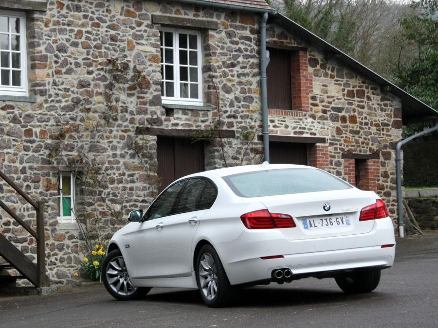  BMW 530d Sedan 2010 года  (фото 4 из 16)